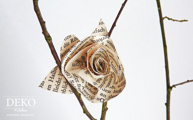 DIY: Rosenblüten aus Buchseiten Deko Kitchen