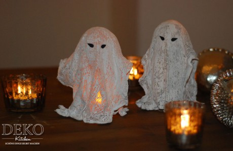 DIY beleuchtete Halloween-Gespenster aus Mullbinden und Gips Deko-Kitchen