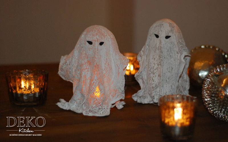 DIY beleuchtete Halloween-Gespenster aus Mullbinden und Gips Deko-Kitchen