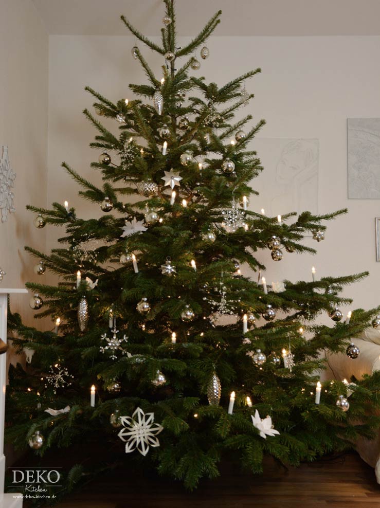 Dekoidee Weihnachtsbaum mit Kristallen und Blüten Deko-Kitchen