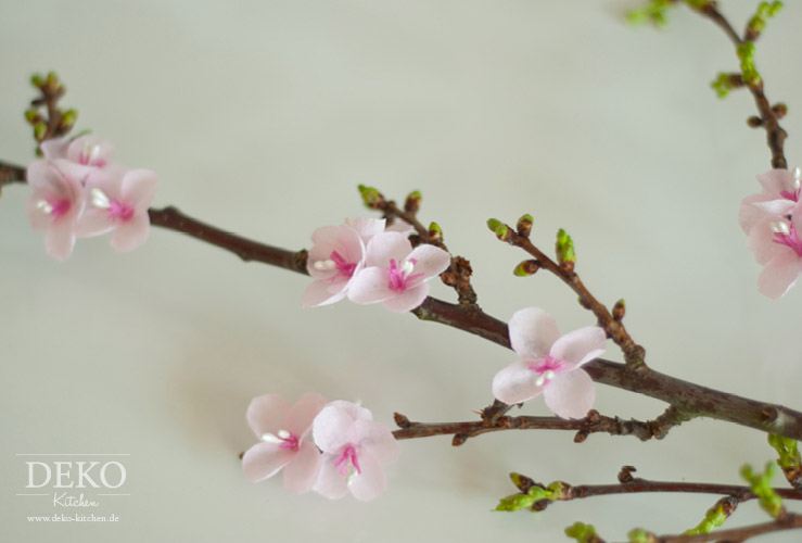 DIY: Kirschblüten aus Krepppapier von Deko-Kitchen