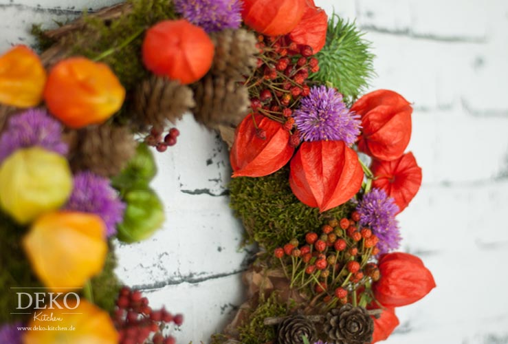 DIY: farbenfroher Herbst-Türkranz aus Naturmaterial Deko-Kitchen