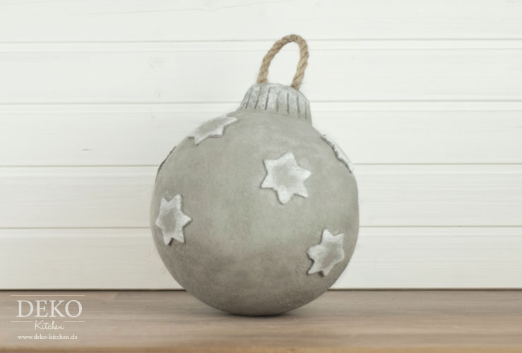DIY: Riesen-Weihnachtskugel aus Knetbeton Deko-Kitchen