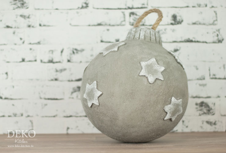 DIY: Riesen-Weihnachtskugel aus Knetbeton Deko-Kitchen