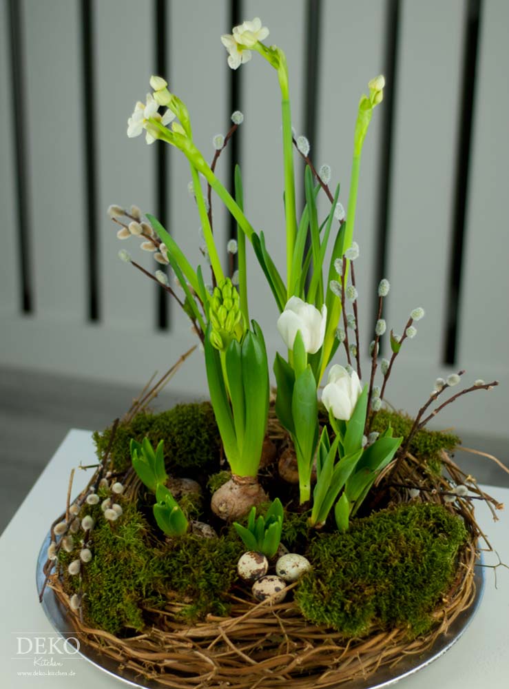 DIY: hübscher Osterkranz mit Frühlingsblumen Deko-Kitchen
