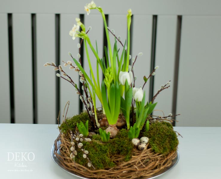 DIY: hübscher Osterkranz mit Frühlingsblumen Deko-Kitchen