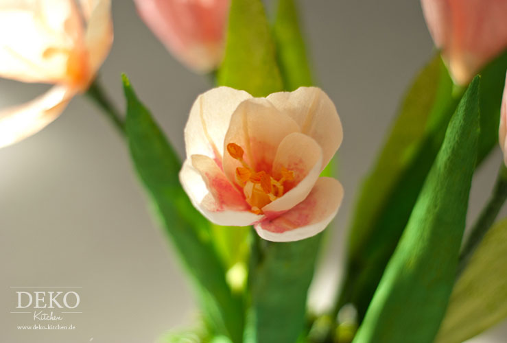 DIY: hübsche Tulpen aus Krepppapier für Eure Frühlingsdeko Deko-Kitchen