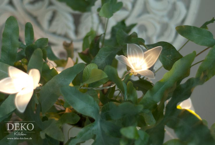 DIY: zauberhafte Lichterkette mit Papierblüten Deko-Kitchen