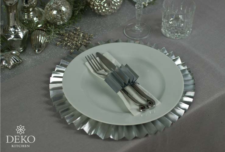 DIY: Silvester-Tischdeko mit Papier-Platztellern und Acrylkugeln Deko-Kitchen