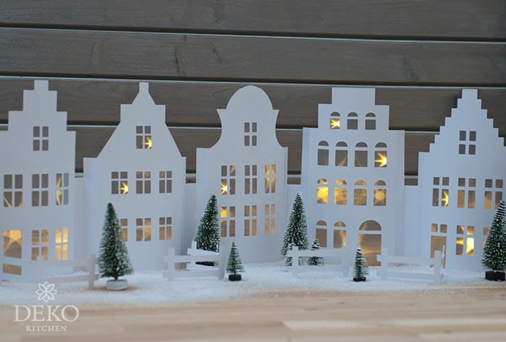 DIY: weihnachtliche Fensterdeko mit Häuserzeile aus Papier Deko-Kitchen