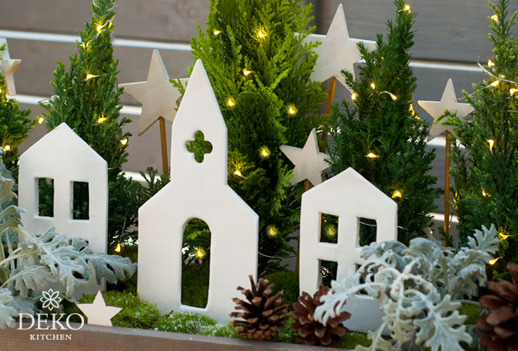 DIY: Weihnachtlicher Blumenkasten mit Häusern aus Ton
