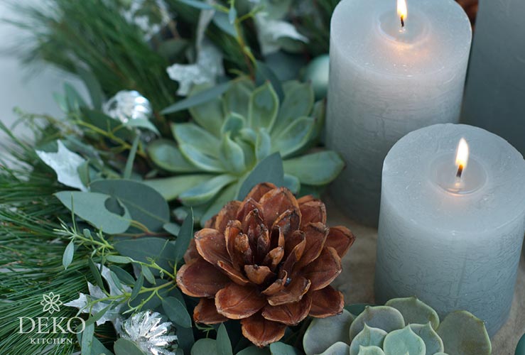 DIY: Adventskranz mit wunderschönen Blüten aus Strobuszapfen