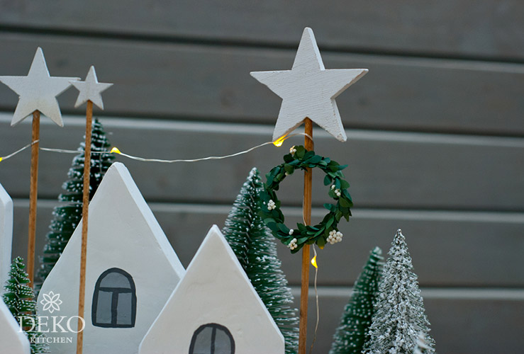 DIY: weihnachtliche Fensterdeko mit kleinen Häuschen aus Spachtelmasse